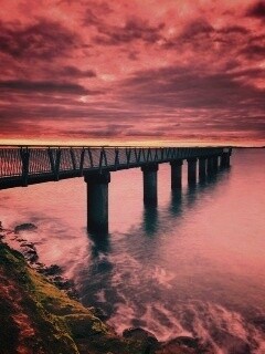 Уходящий в даль причал обои