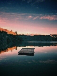 Уединенное озеро обои