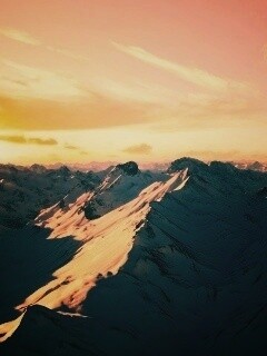 Залитые солнцем горы обои