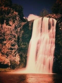 Скалистый водопад обои