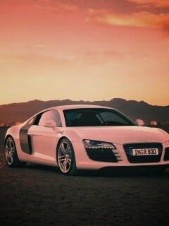 Белоснежная Ауди Р8 в пустыне обои