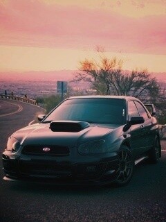 Субару на смотровой алощадке в горах обои