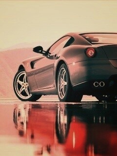 Ferrari в отражении обои