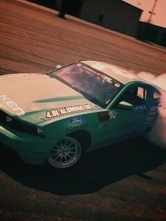 Мустанг дрифтует обои