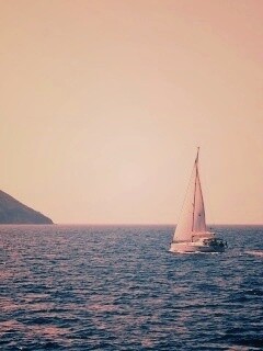 Яхта в море обои