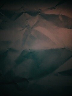 Темная мятая бумага обои