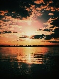 Закат над озером обои