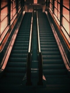 Эскалаторы снизу обои