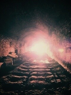 Захламленный тоннель обои