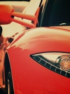 Череда красных автомобилей обои