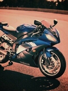 Мотоцикл Ямаха с блокиратором заднего колеса обои