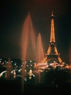 Фонтаны напротив башни Эйфеля обои