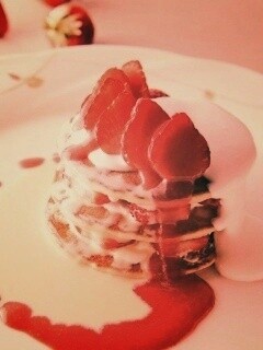 Блинчики с клубникой обои