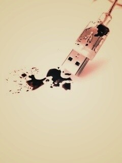 Кровавый usb обои