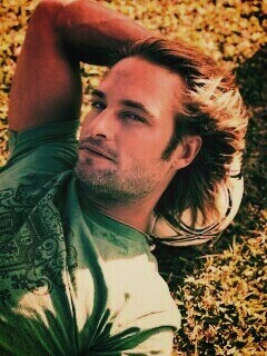 Джош Холлоуэй с мячом обои