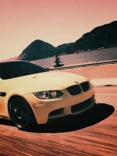 Желтый BMW обои