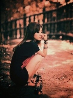 Грустная японская девушка обои