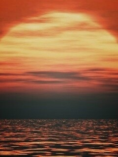 Закат над морской гладью обои