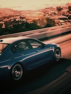 BMW F10 M5 на скоростной автостраде обои