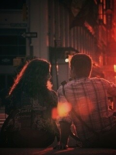 Девушка и парень с велосипедом на закате обои