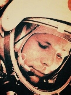 Юрий Гагарин в скафандре обои