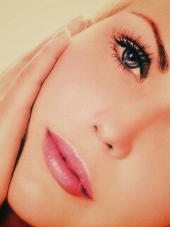 Взгляд из под ресниц обои