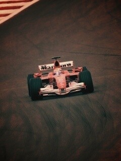 Болид на тарссе обои