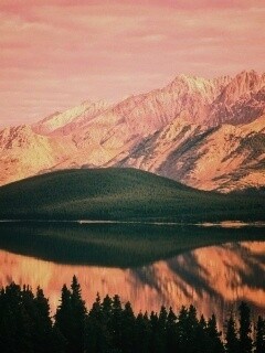 Озеро в предгорье обои