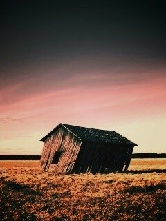 Покосившийся сарай обои