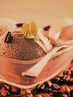 Кофейное мороженое с листиком мяты обои