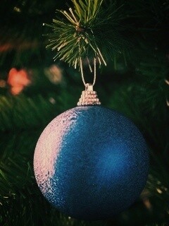 Шары на ёлке обои