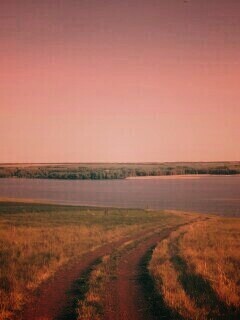 Дорога спускается к воде обои