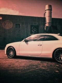 Белый автомобиль обои