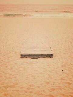 Ящик на пляже обои