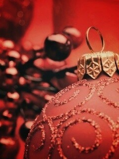 Красная ёлочная игрушка обои