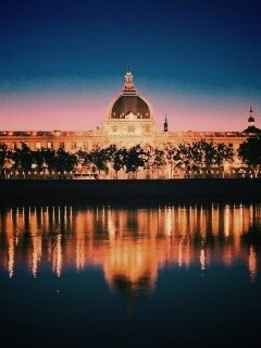 Отражение набережной обои