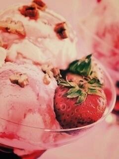 Клубничное мороженное обои