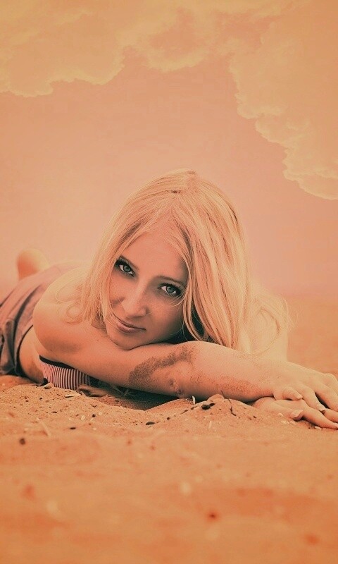 Девушка на пляже обои