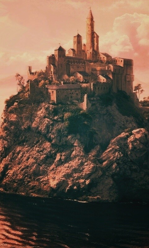 Замок на скале обои