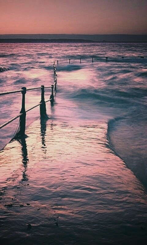 Пирс уходящий в море обои