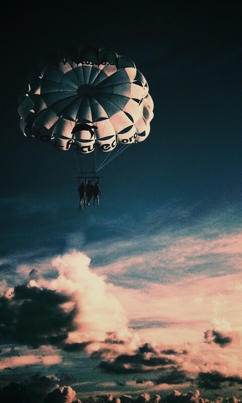 Трое парашютистов обои