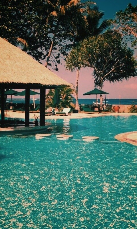 Бассейн отеля обои