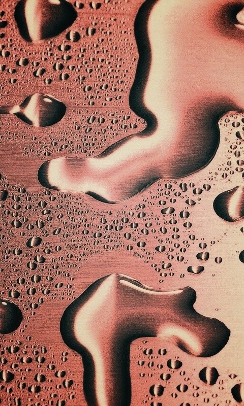 Вода на металлической поверхности обои