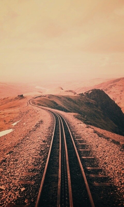 Рельсы уходящие вдаль обои