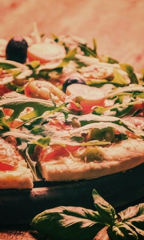 Свежая пицца с рукколой обои