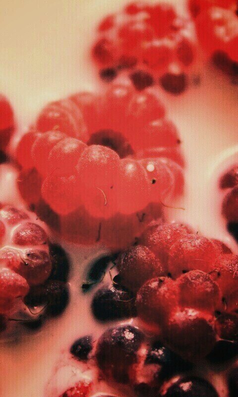 Малина в молоке обои