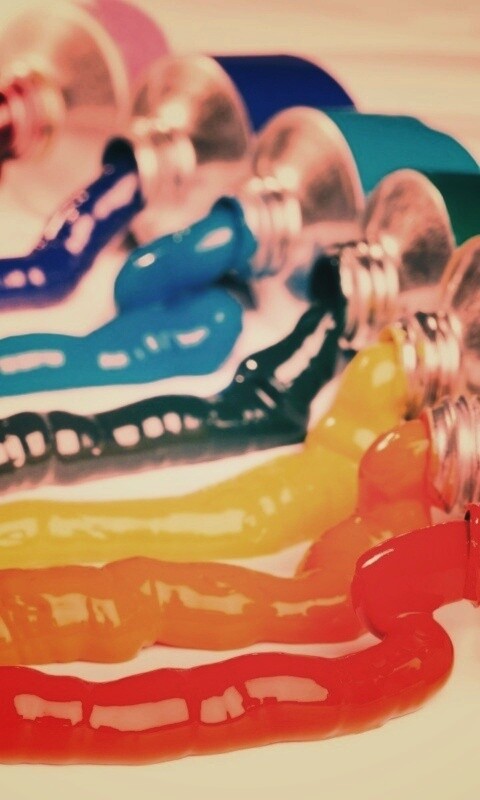 Тюбики с краской обои