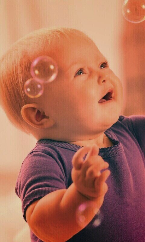 Игра с мыльными пузырями обои