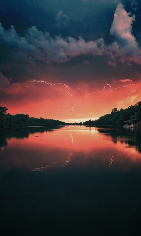 Молнии на фоне заката, стандартные обои mac обои