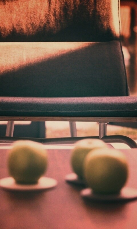 Яблоки на столе обои